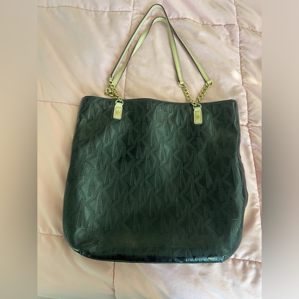 Michael Kors shoulder bag. Used condition.